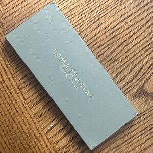 NEW Anastasia Beverly Hills Nouveau Eyeshadow Palette